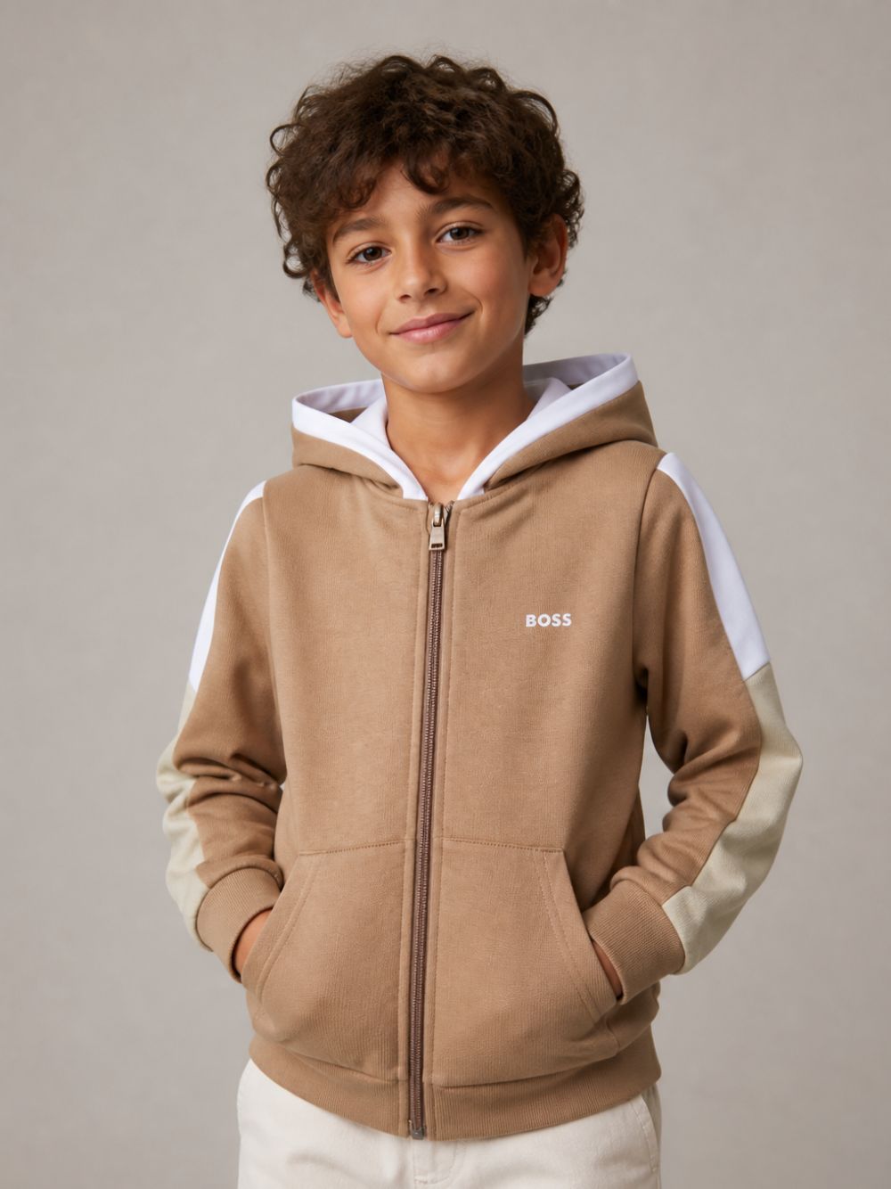 Felpa per bambino Boss Kids marrone con logo sul davanti J53368 269 BOSS KIDS