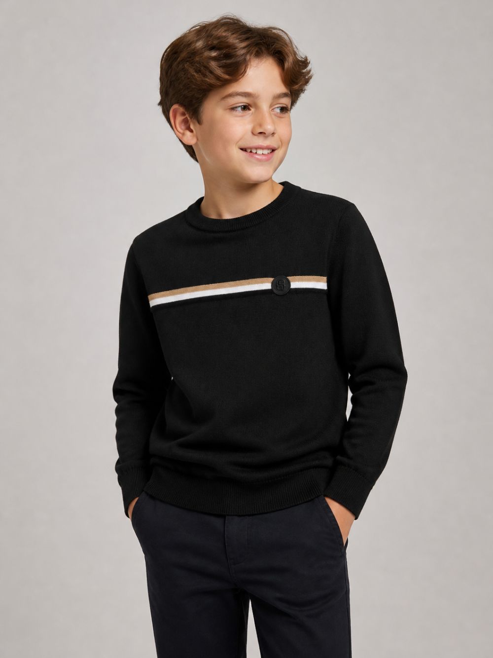 Maglione per bambino Boss Kids nero con applicazione frontale logo J53389 09B BOSS KIDS