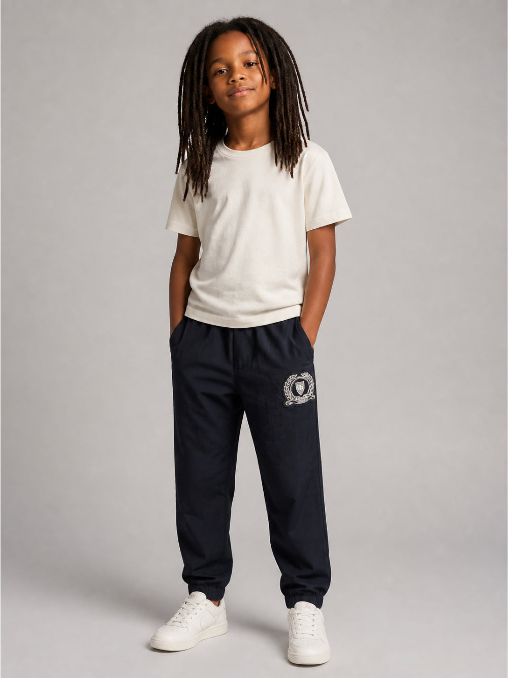 Pantaloni per bambino Dolce & Gabbana Kids blu con logo sul davanti L45P34 G7P6H S9000 DOLCE & GABBANA KIDS