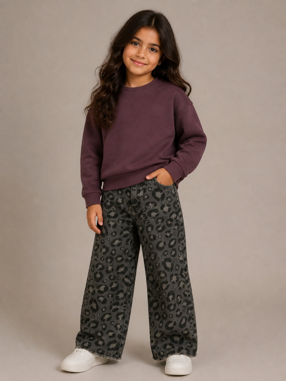 Felpa per bambina Douuod Kids viola con logo ricamato sul davanti DZ4P30 Z3728 558 DOUUOD KIDS