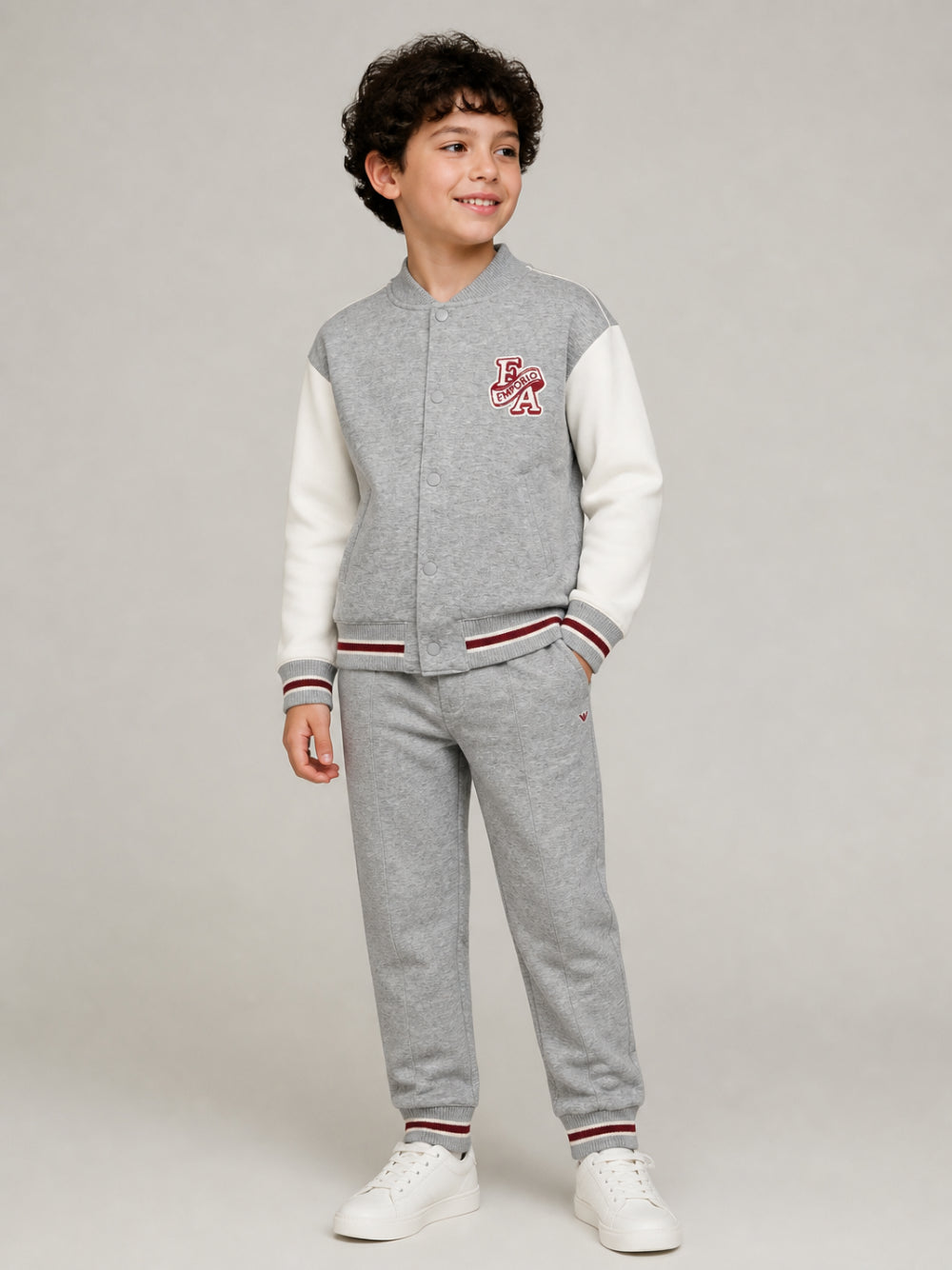 Felpa per bambino Emporio Armani Kids grigia con applicazione con logo sul petto EB001390 AF10126 MZ999 EMPORIO ARMANI KIDS