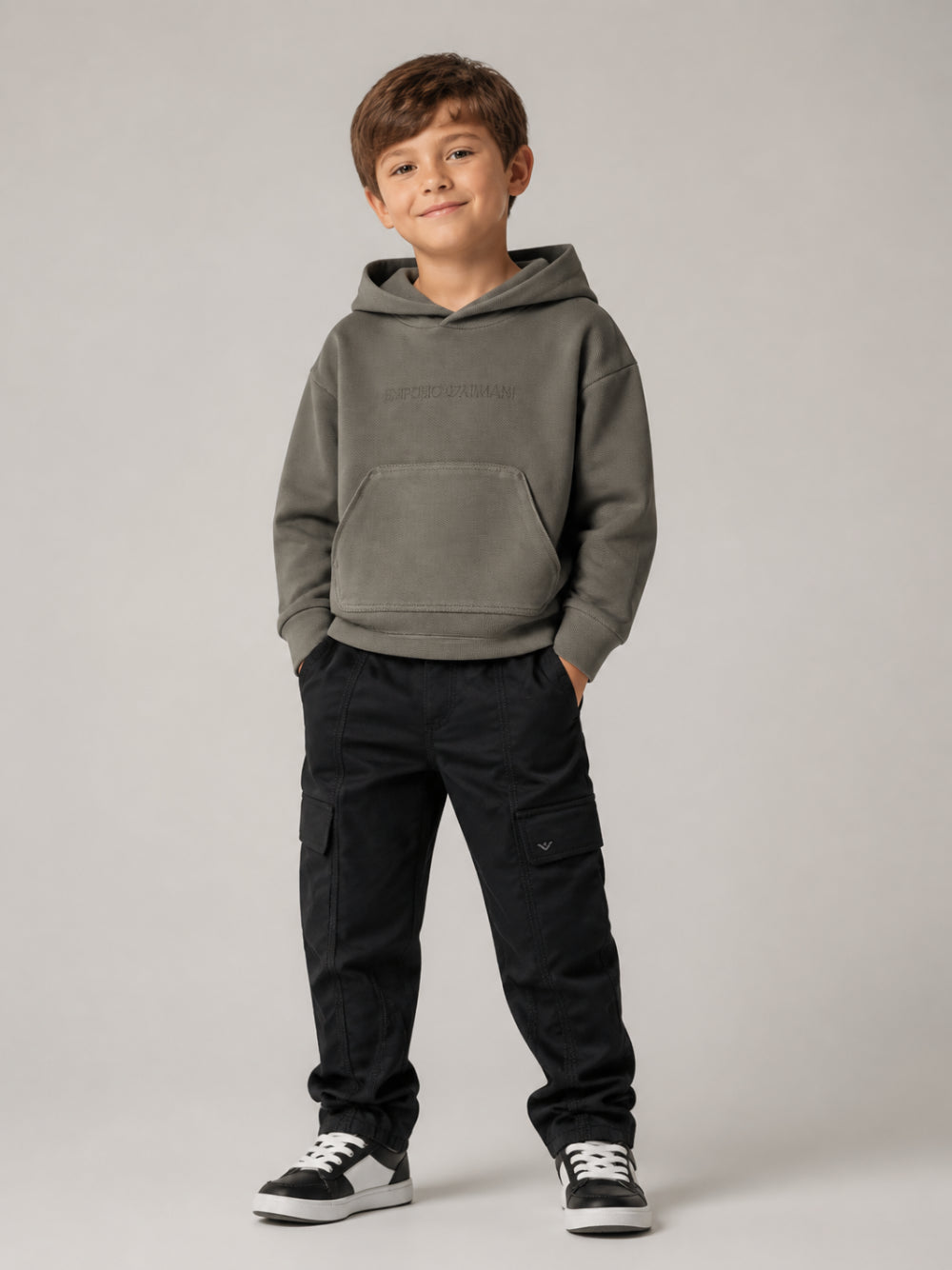 Pantaloni cargo per bambino Emporio Armani Kids nero con due tasche posteriore a filetto EB001412 AF26252 UB118 EMPORIO ARMANI KIDS