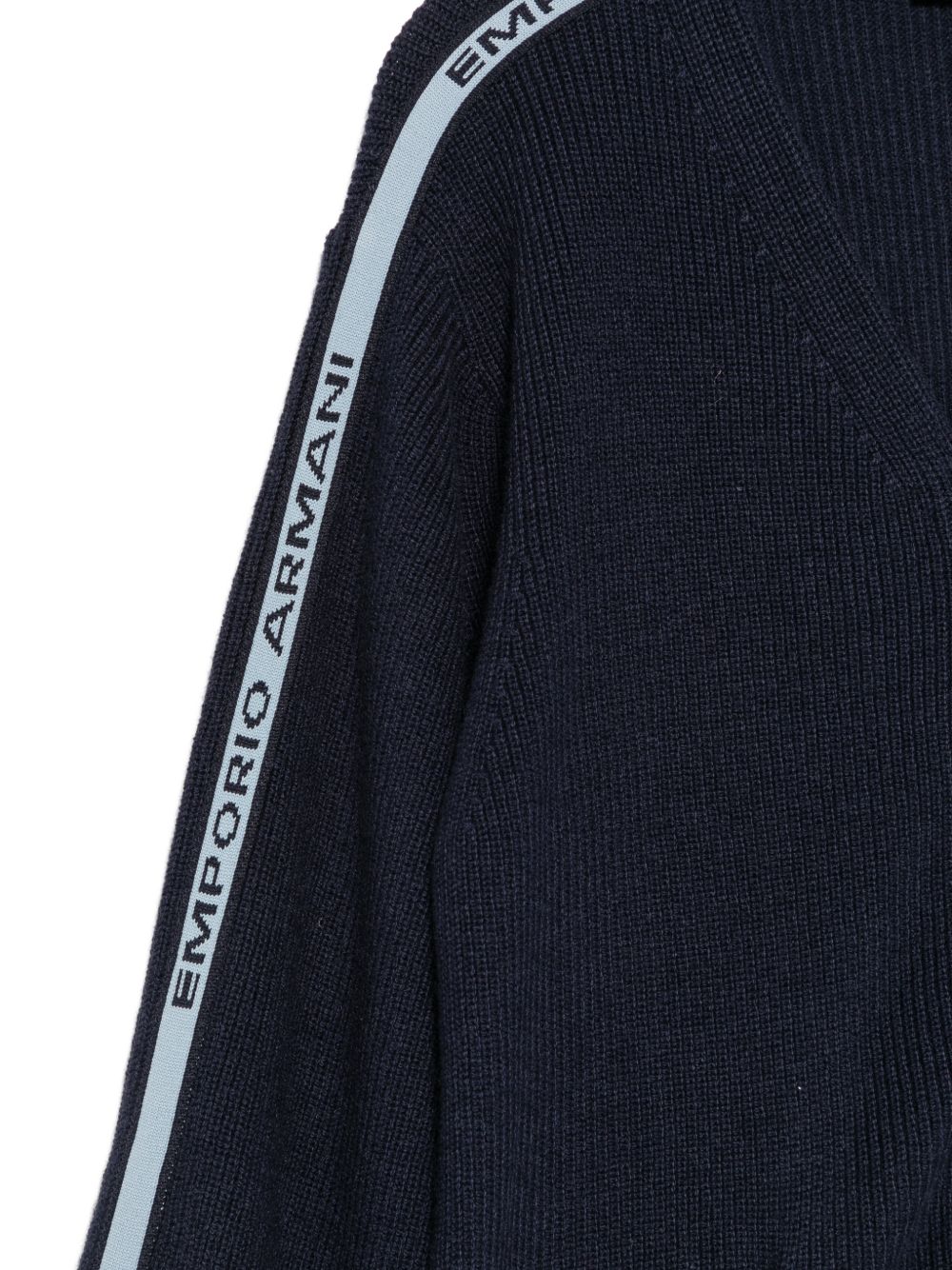 Cardigan per bambino Emporio Armani Kids blu navy con dettaglio logo sullle maniche EB001585 AF27315 UB118 EMPORIO ARMANI KIDS