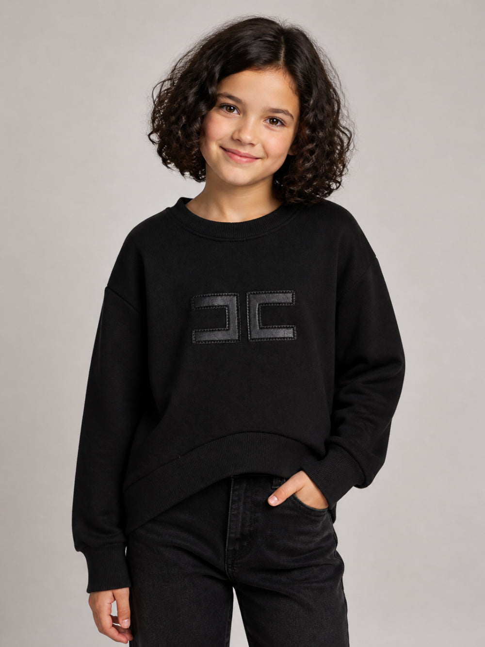 Felpa per bambina Elisabetta Franchi La Mia Bambina Kids nera con logo sul davanti EFFE185CFF017 N000 ElISABETTA FRANCHI KIDS