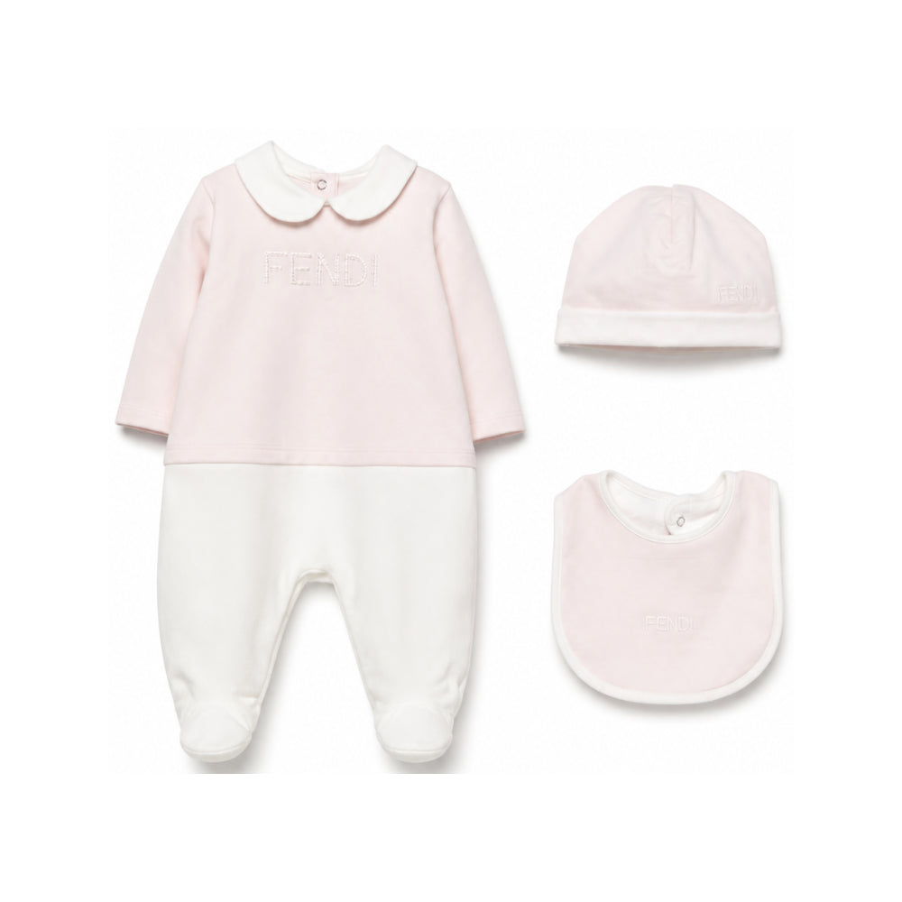 Set tutina cappellino e bavaglino per neonata Fendi Kids rosa con logo ricamato sul davanti BUK165 8RA F0C11 FENDI KIDS