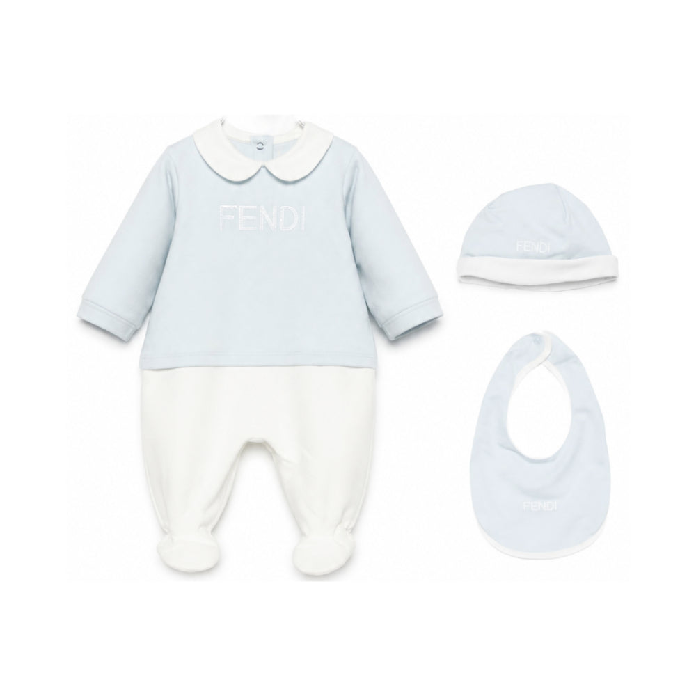 Set tutina cappellino e bavaglino per neonato Fendi Kids azzurro con logo ricamato sul davanti BUK165 8RA F19J4 FENDI KIDS
