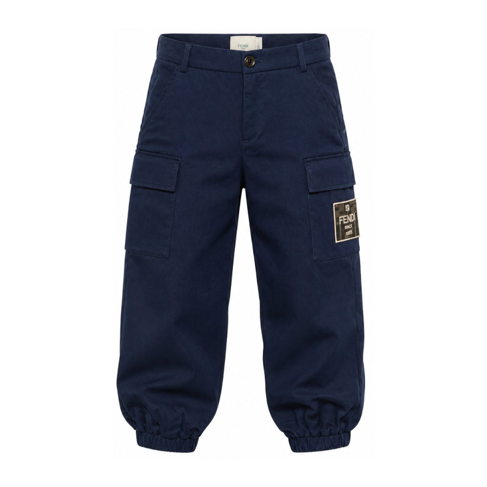 Pantaloni cargo per bambino Fendi Kids blu con patch con logo sul davanti JMF600 AS5Y F1I11 FENDI KIDS