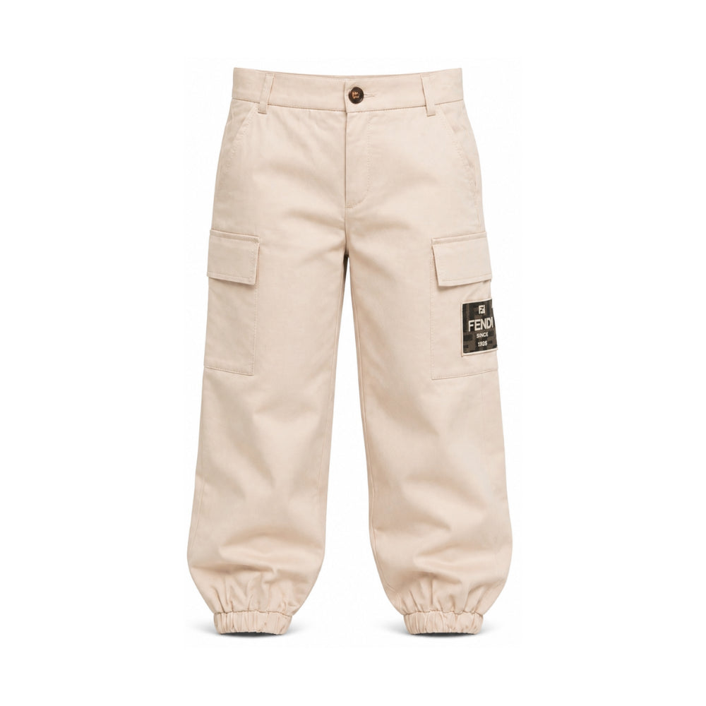 Pantaloni cargo per bambino Fendi Kids beige con patch con logo sul davanti JMF600 AS5Y F1P2N FENDI KIDS