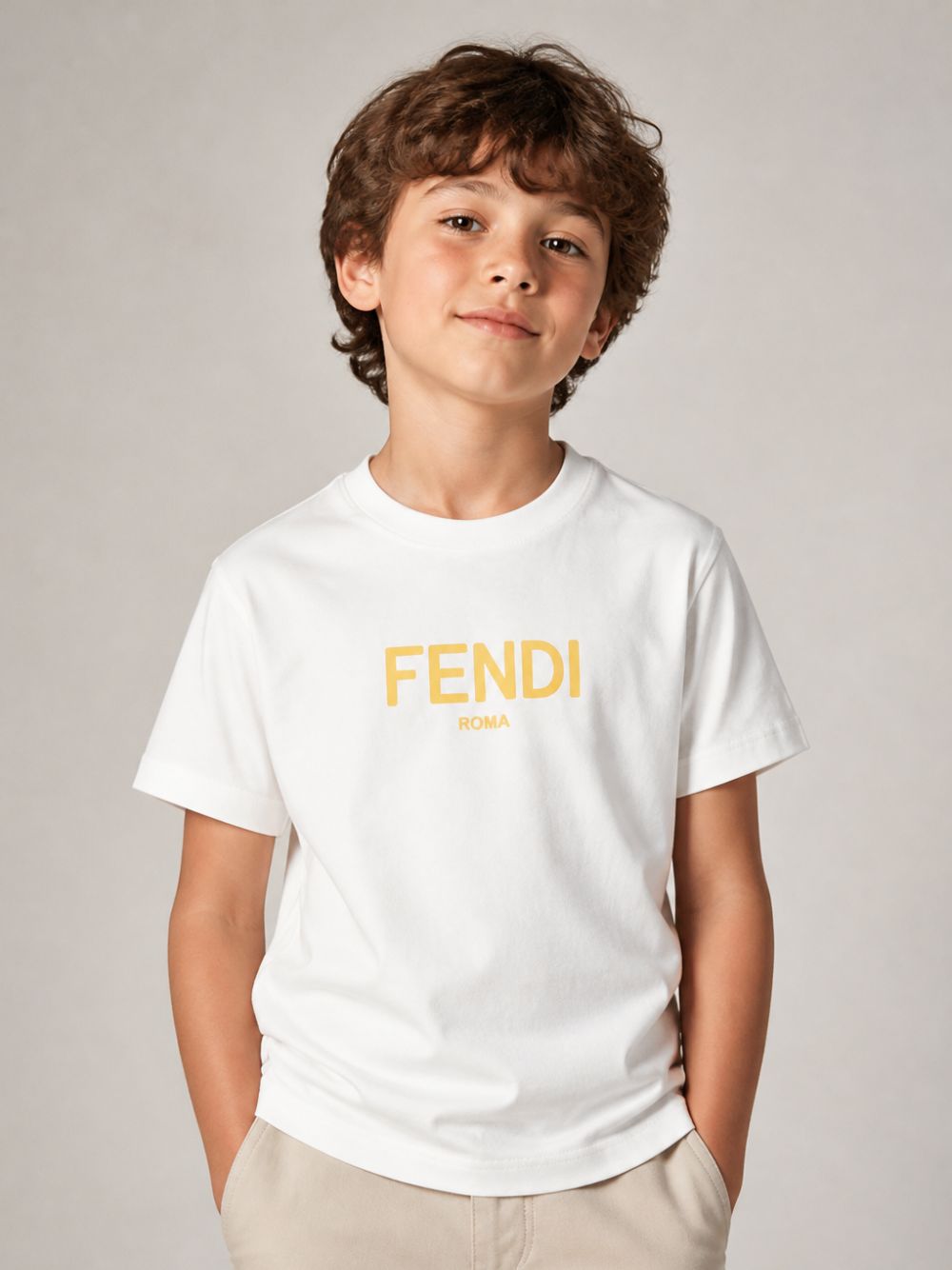 T-shirt per bambino Fendi Kids bianca con stampa logo sul davanti JUI137 7AJ F0TU9 FENDI KIDS