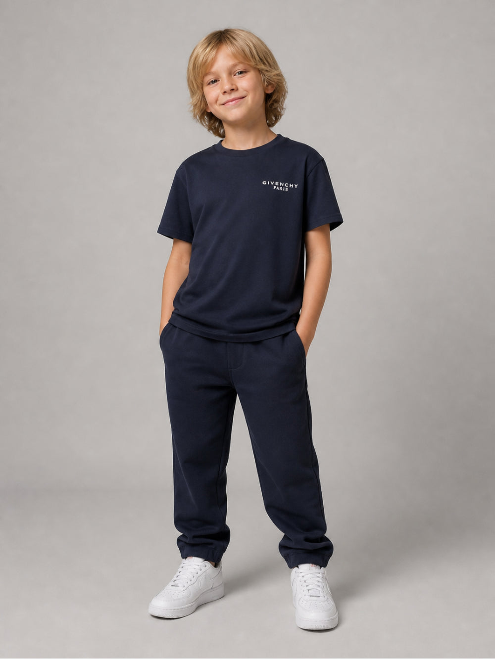 Pantaloni per bambino Givenchy Kids blu con logo sul retro H31284 853 GIVENCHY KIDS