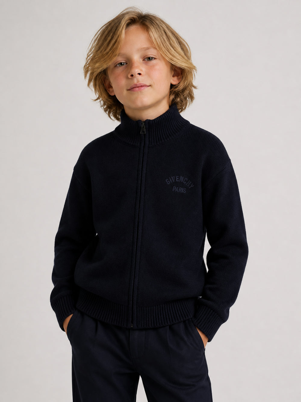 Cardigan per bambino Givenchy Kids blu navi con logo ricamato sul davanti H31349 853 GIVENCHY KIDS