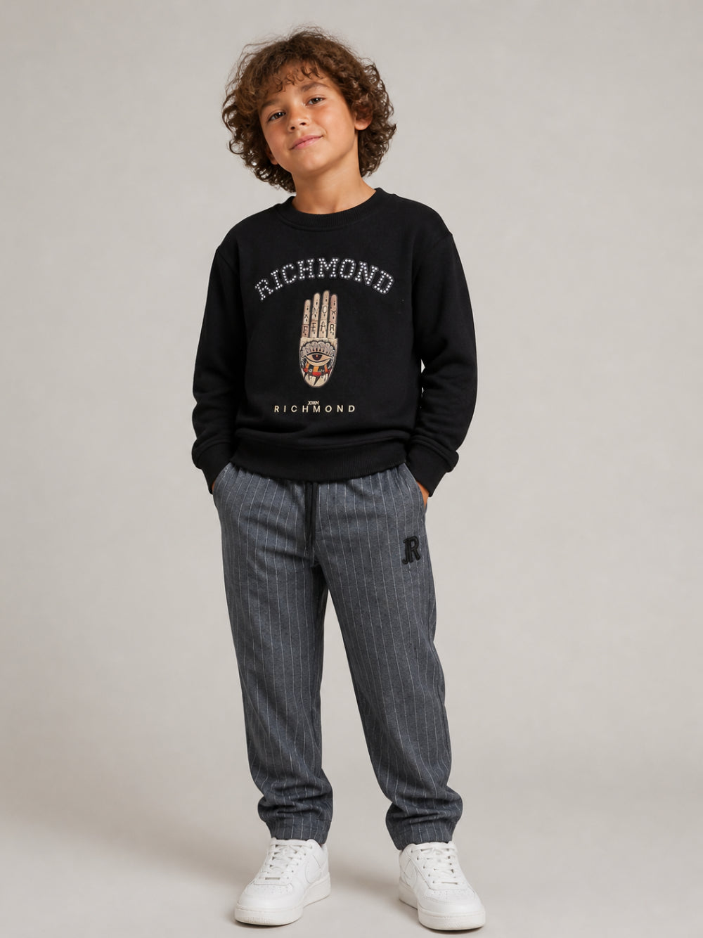 Pantaloni sportivi per bambino John Richmond Kids grigi con design gessato RBA26155PA BLACK JOHN RICHMOND KIDS