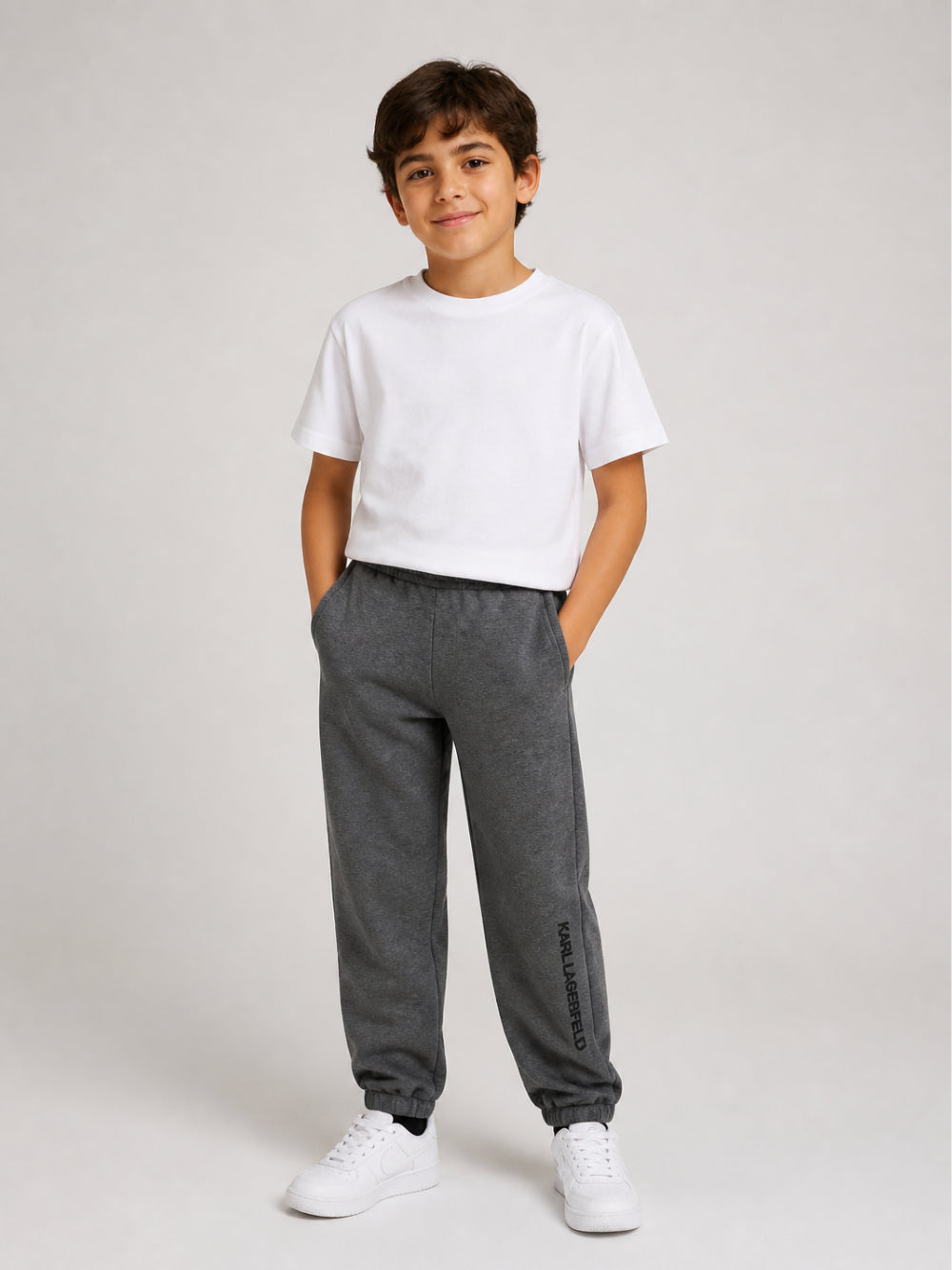 Pantaloni per bambino Karl Lagerfeld Kids grigi con stampa con logo laterale Z31382 A65 KARL LAGERFELD KIDS