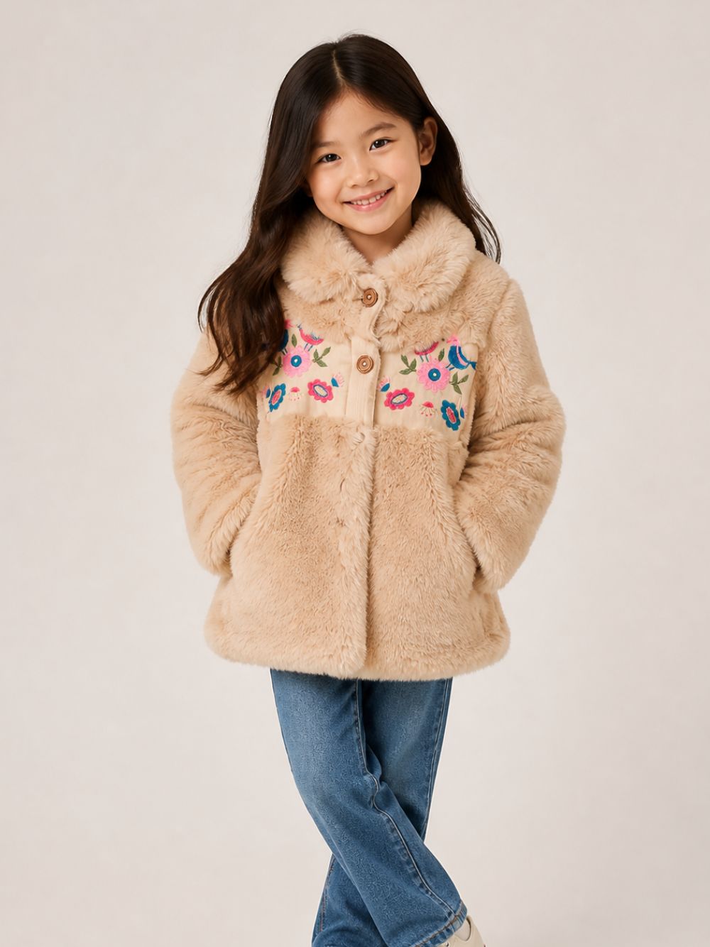 Cappotto per bambina Louise Misha Kids beige in ecopelliccia GRI-W26-C0113 NUTS LOUISE MISHA KIDS