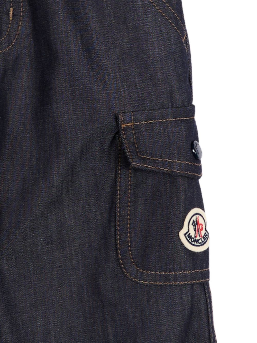 Pantaloni cargo per neonato Moncler Kids in denim blu con tasche laterali L29512A00002599LQ 77A MONCLER KIDS