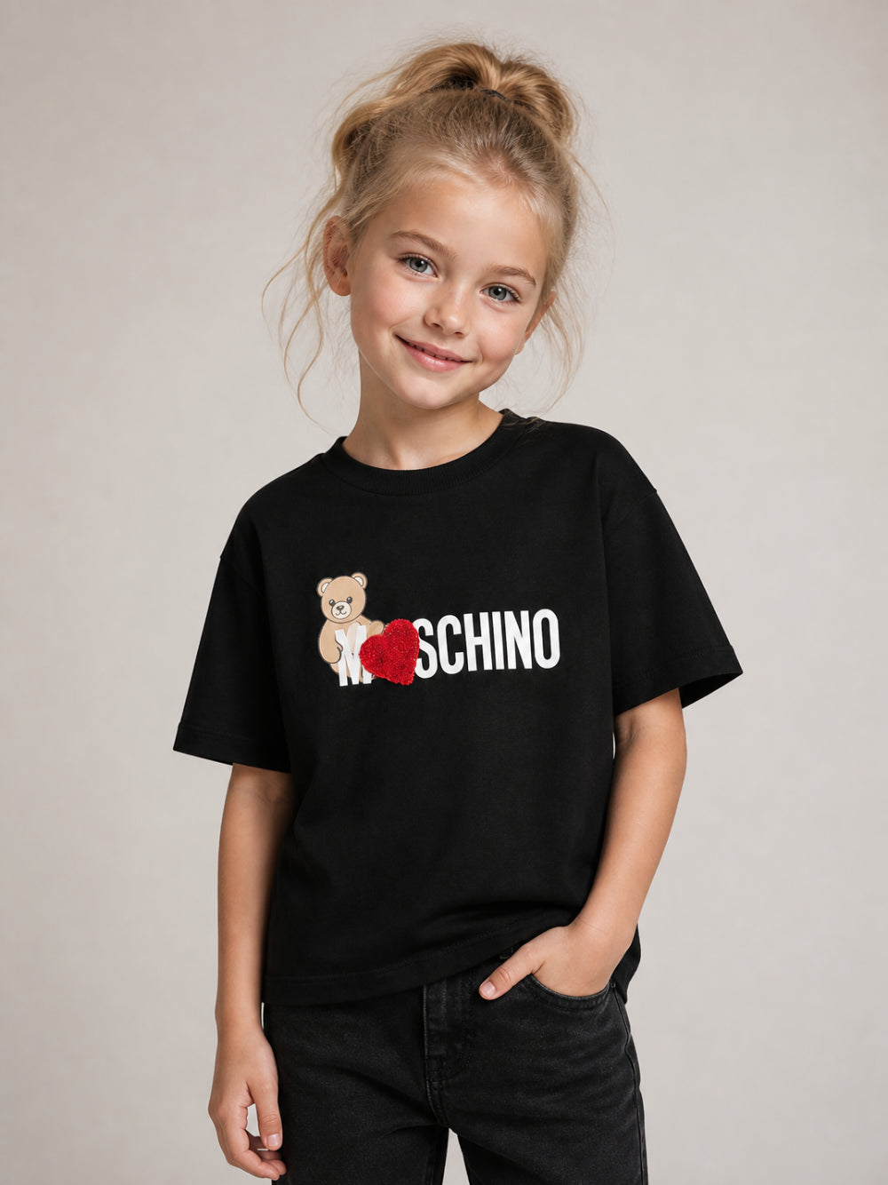 T-shirt per bambina Moschino Kids nera con stampa Teddy sul davanti H1M060LBA11 60100 MOSCHINO KIDS