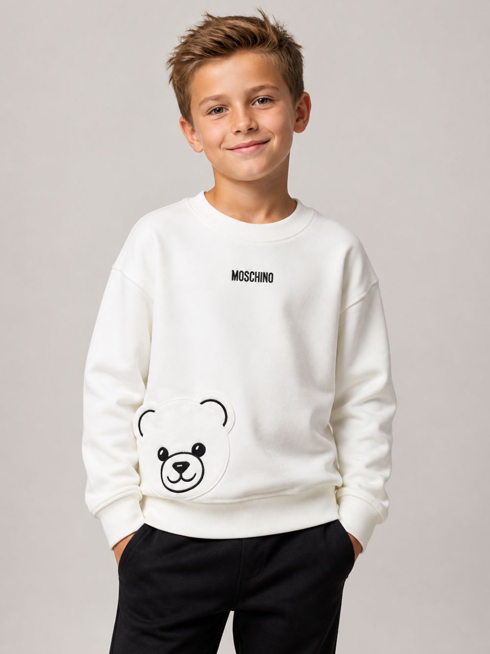 Felpa per bambini Moschino Kids bianca con toppa di orsetto di peluche sul davanti HMF095LCA93 10063 MOSCHINO KIDS