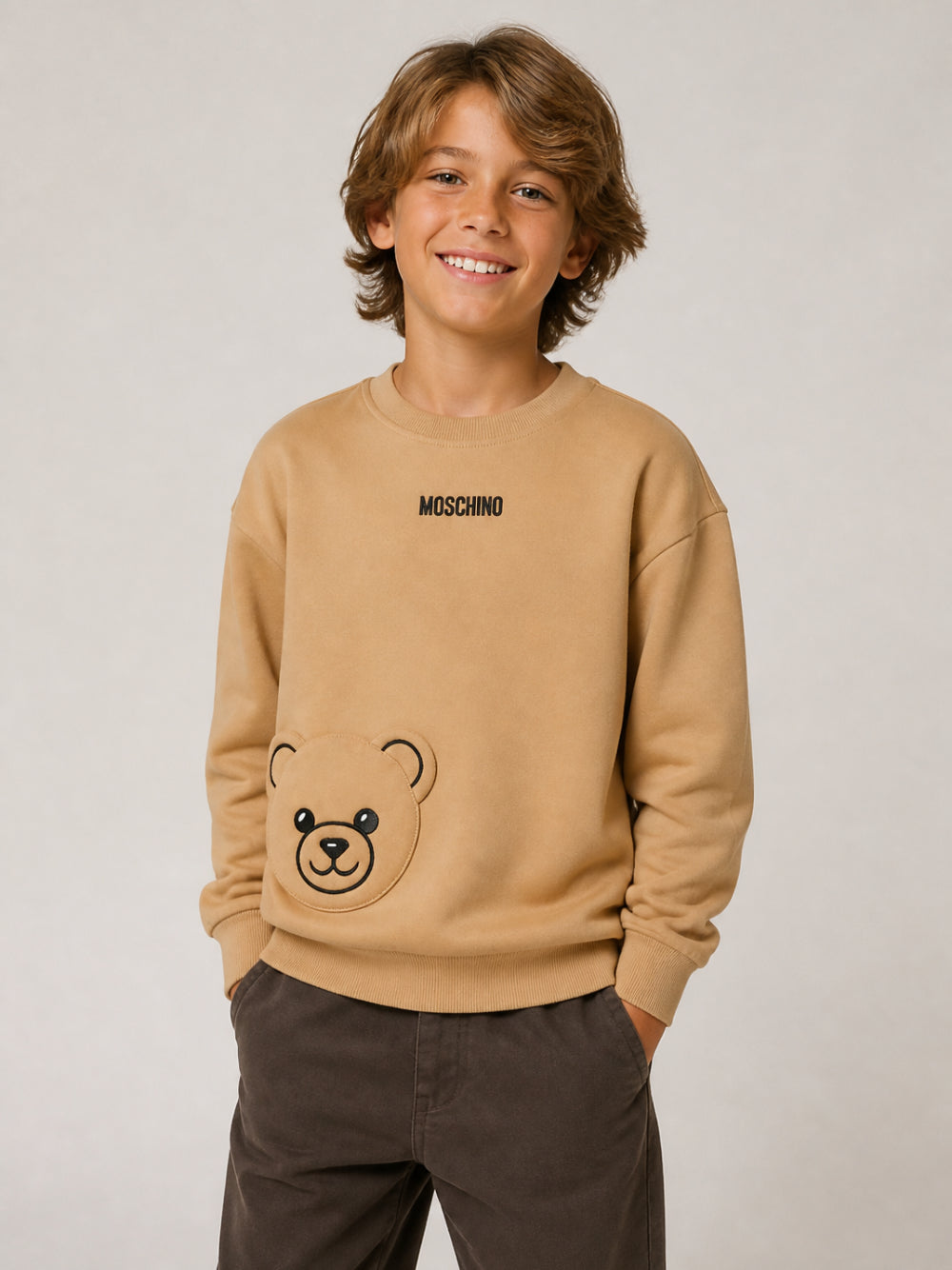 Maglione per bambino Moschino Kids beigei con ricamo teddy HMF095LCA93 20351 MOSCHINO KIDS