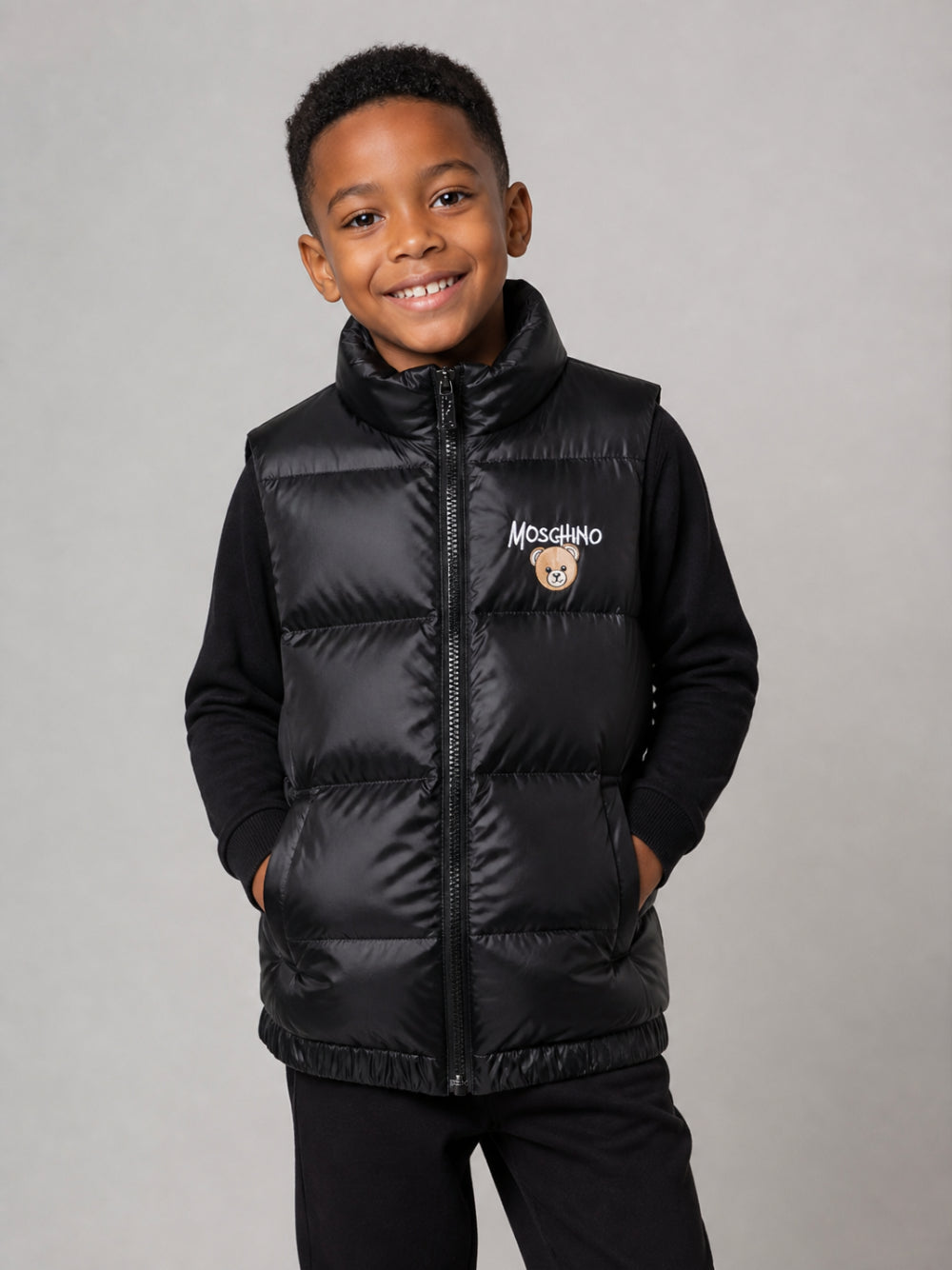 Smanicato per bambino Moschino Kids nero con stampa logo sul davanti HUS05QL3AC3 60100 MOSCHINO KIDS