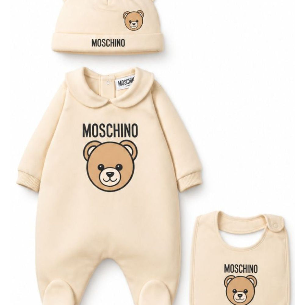 Set tutina, berretto e bavaglino per neonati Moschino Kids beige con stampa Teddy Bear MUY09PLCA40 20404 MOSCHINO KIDS