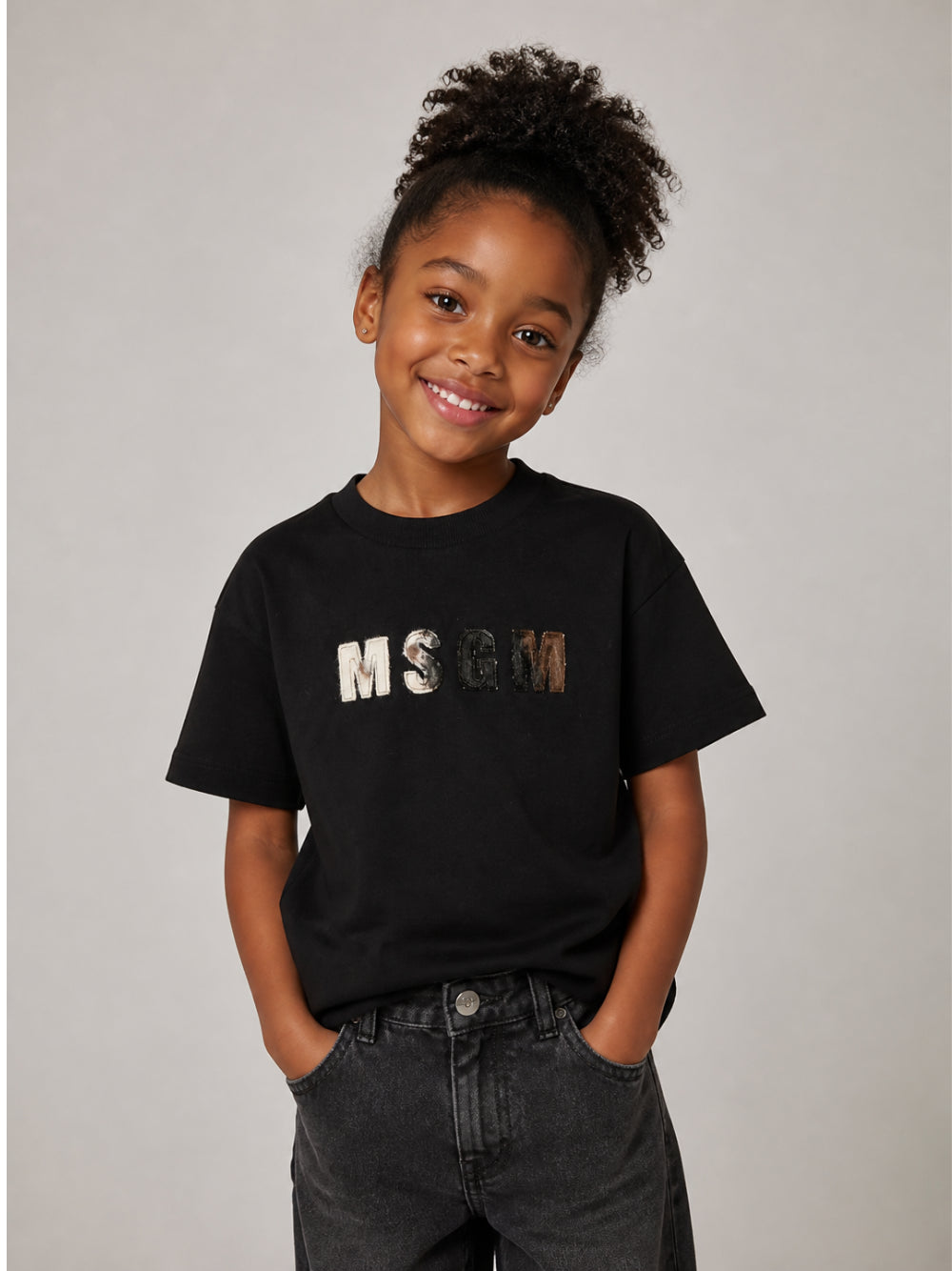 T-shirt per bambina MSGM Kids nera con patch logo sul davanti F6MSJGTH067 110 MSGM KIDS