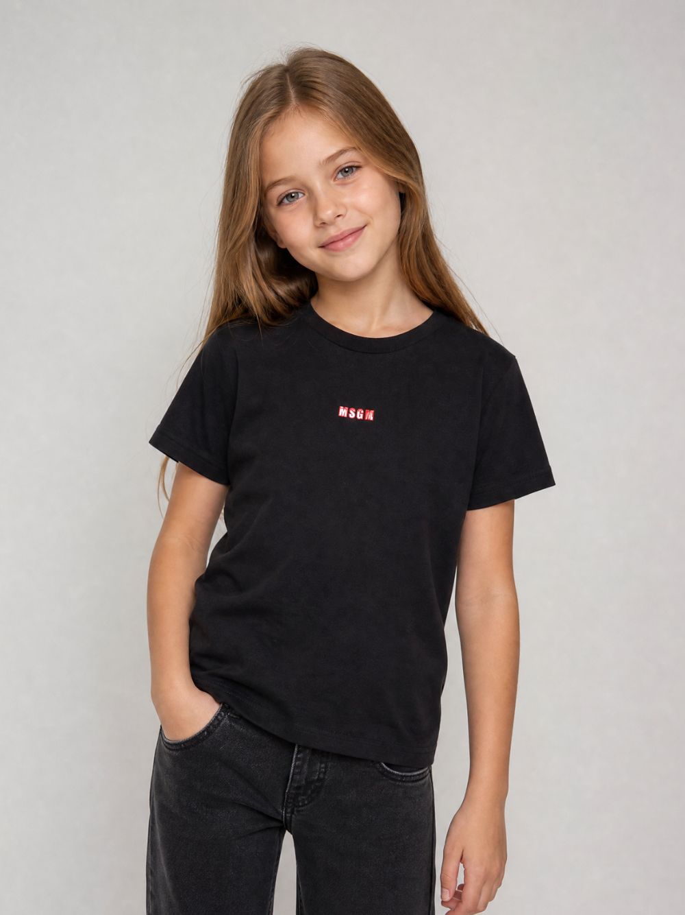 T-shirt per bambino MSGM Kids nera con logo sul davanti F6MSJGTH121 110 MSGM KIDS