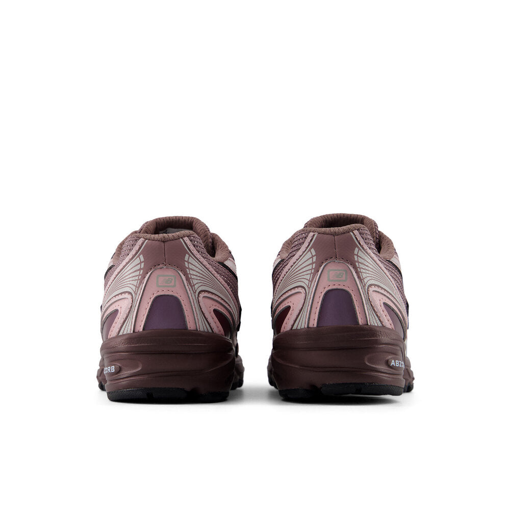 Sneakers per bambina New Balance Kids rosa con toppa con logo sul lato anteriore P740 7JG NEW BALANCE KIDS