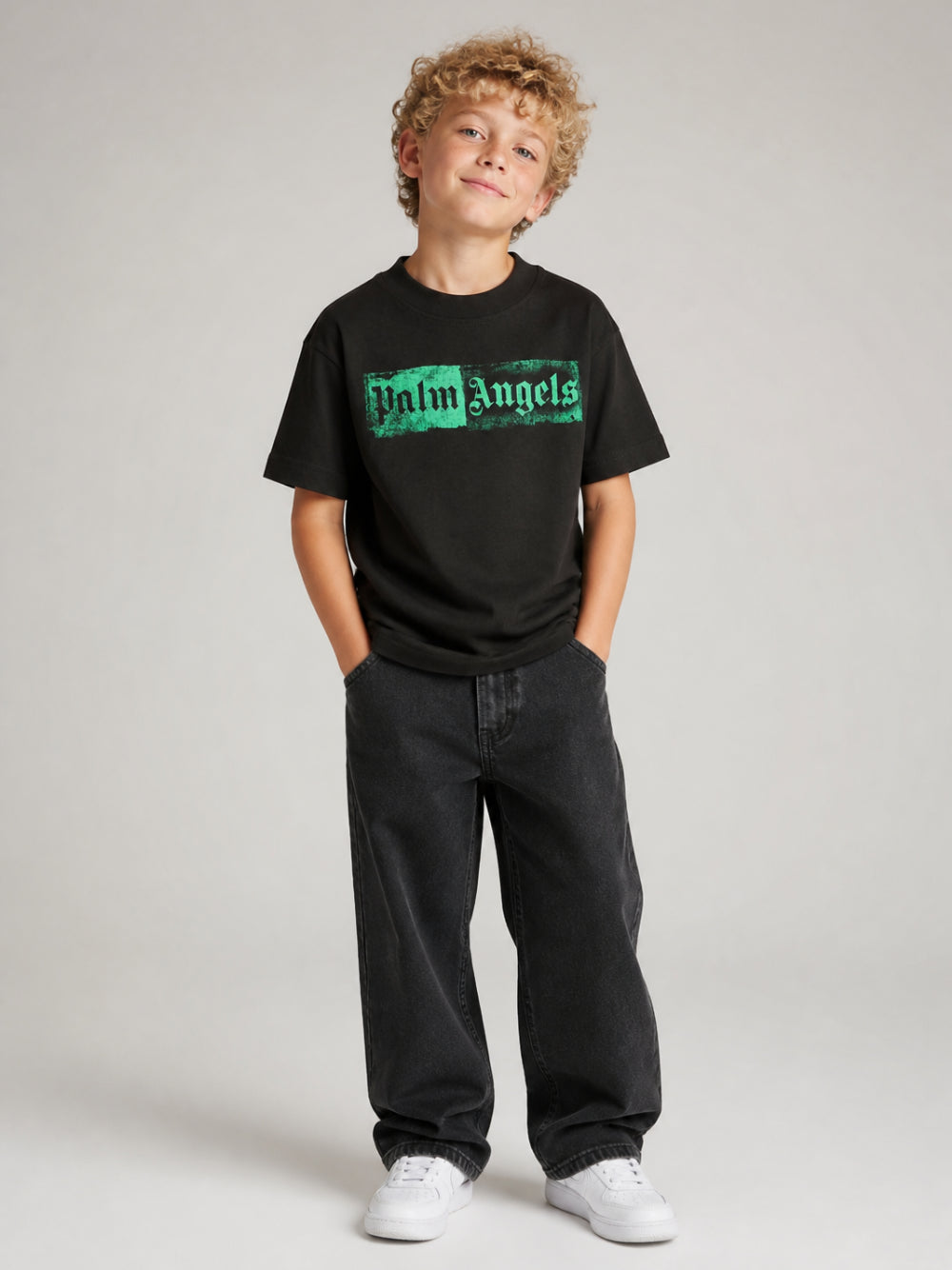 T-shirt per bambino Palm Angels Kids nera con stampa logo sul davanti F6PAJBTH113 110 PALM ANGELS KIDS