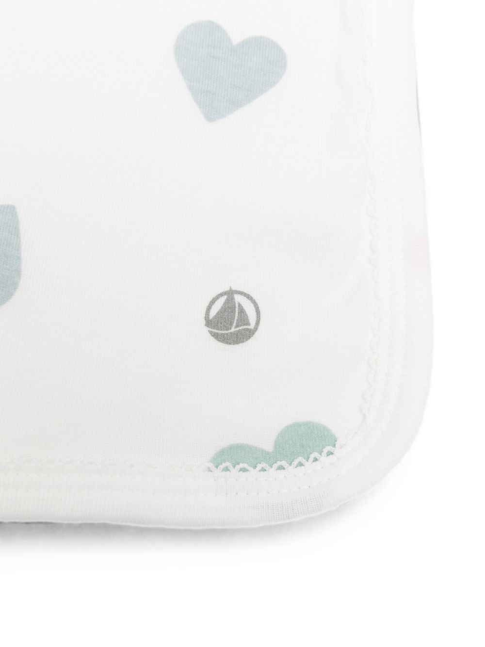 Asciugamano da bagno per neonati Petit Bateau Kids bianco con stampa a cuori A0GQR 01 PETIT BATEAU KIDS