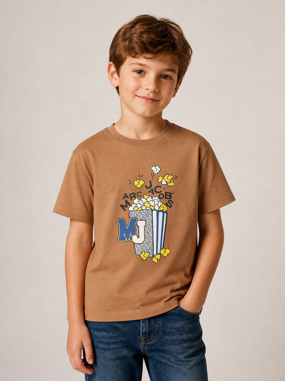 T-shirt per bambino The Marc Jacobs Kids marrone con stampa popcorn sul davanti W61031 213 THE MARC JACOBS KIDS