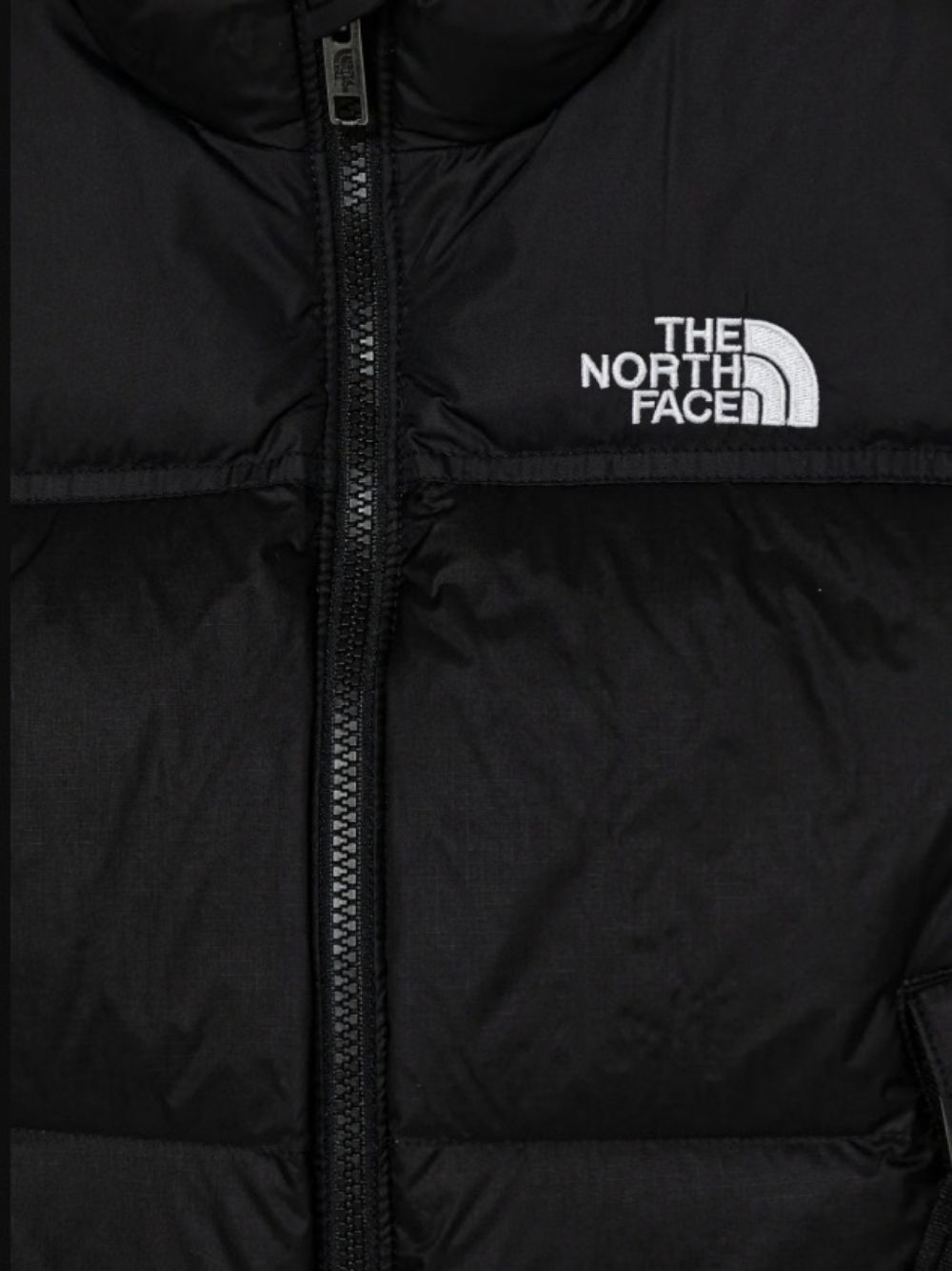 Giubbino Nuptse per bambini The North Face Kids nero con logo stampato sul davanti NF0A82TS GOF1 THE NORTH FACE KIDS
