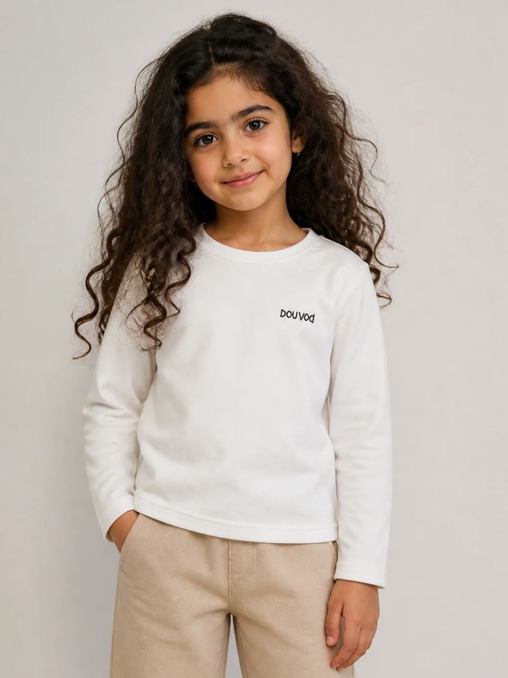 T-shirt per bambina Douuod Kids bianca con logo sul davanti DZ8P20 Z3708 101 DOUUOD KIDS