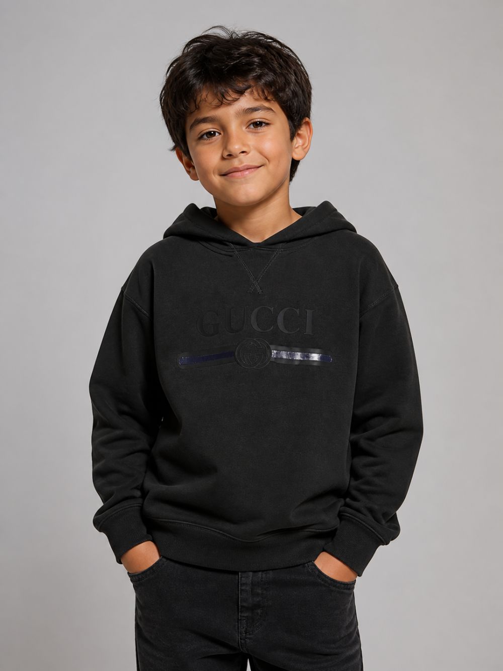 Felpa per bambino Gucci Kids nera con dettaglio logo sul davanti A0044XXJHXM 1073 GUCCI KIDS