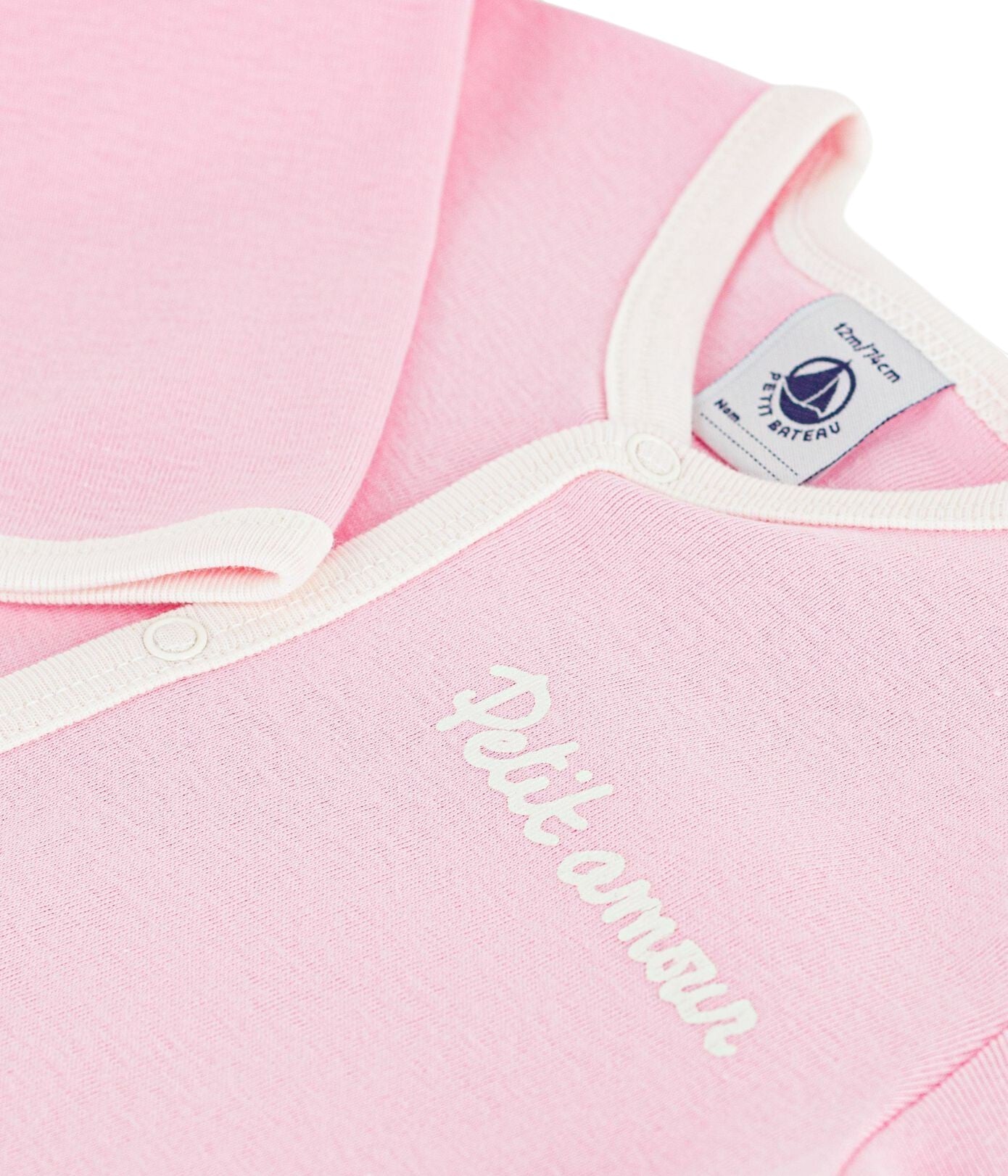 Tutina per neonata Petit Bateau rosa con scritta "petit amour" ricamata sul davanti A0FIZ 03 PETIT BATEAU KIDS