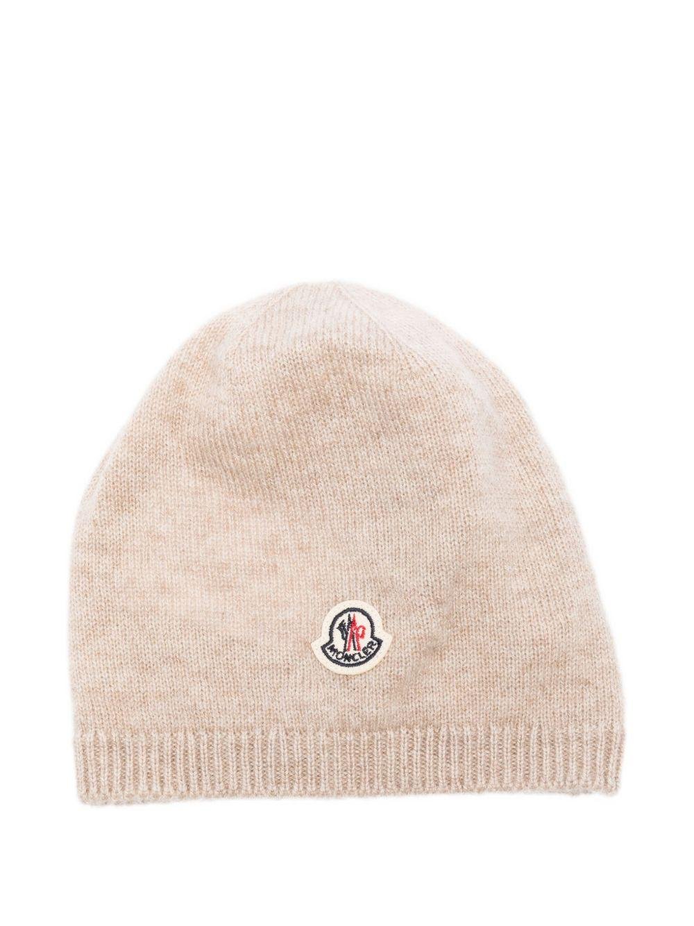 Berretto per neonati Moncler Enfant beige con toppa con logo - Rubino Kids