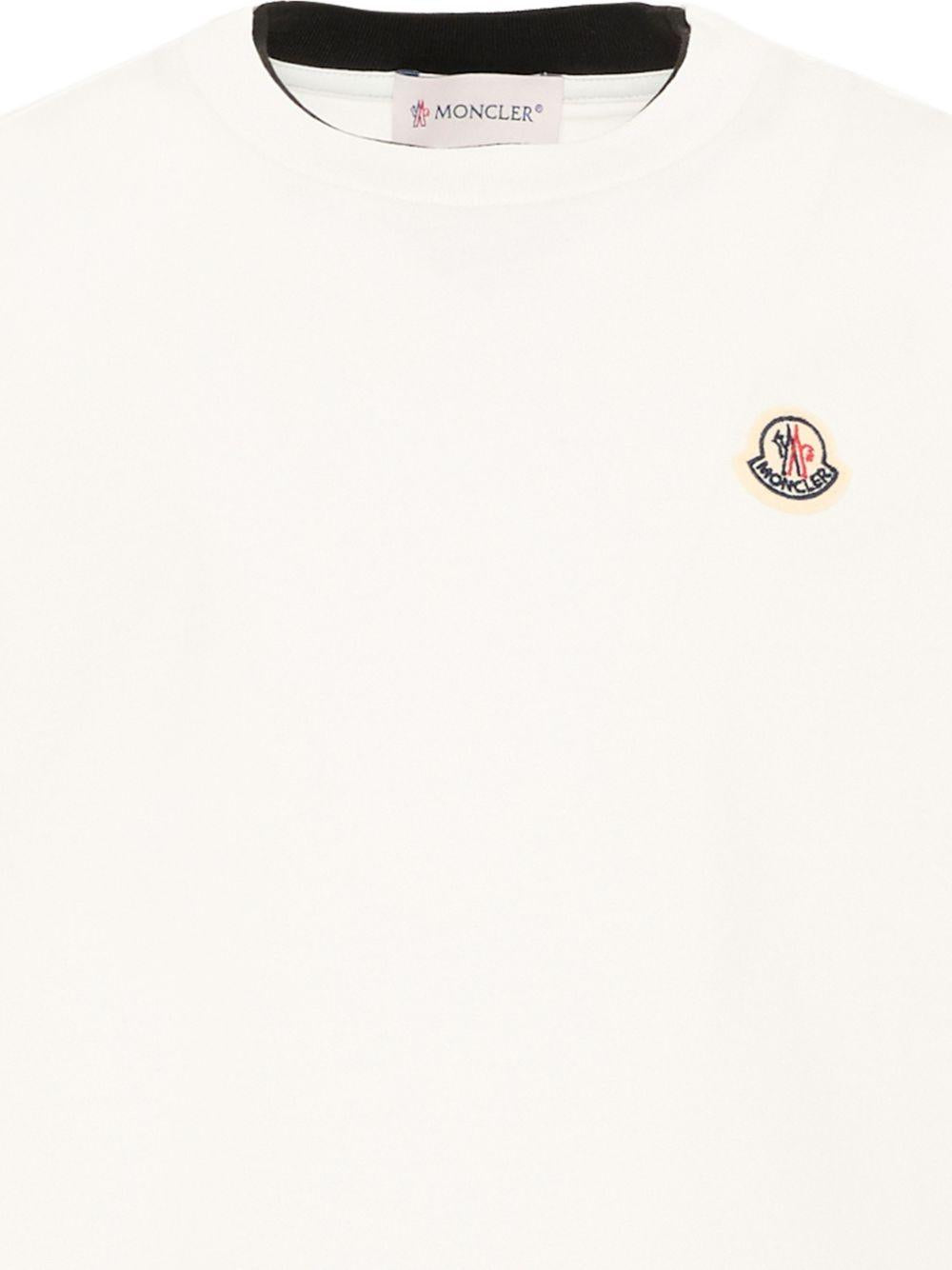 T-shirt per bambino Moncler Enfant bianca con dettaglio logo L29548C0000889AFV 034 MONCLER KIDS