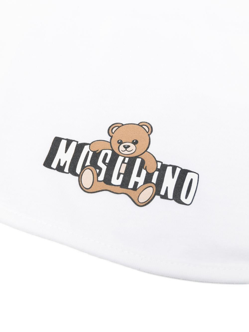 Set cappellino e bavaglino per neonati Moschino Kids bianco con logo sul davanti MUY095LCA19 10101 MOSCHINO KIDS