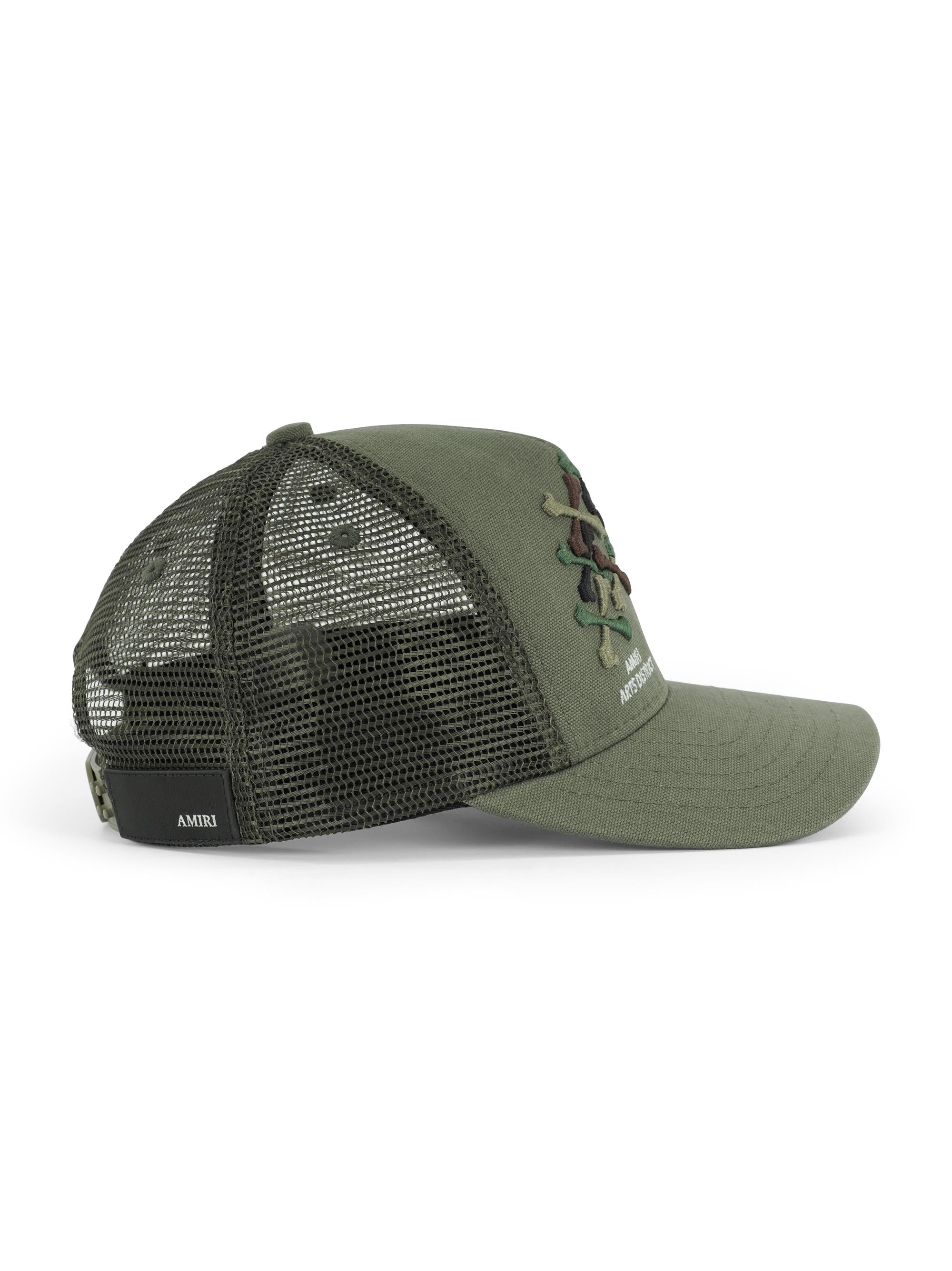 Cappello per bambino Amiri Kids verde con ossa ricamate sul davanti ACSAHE1001 329 AMIRI