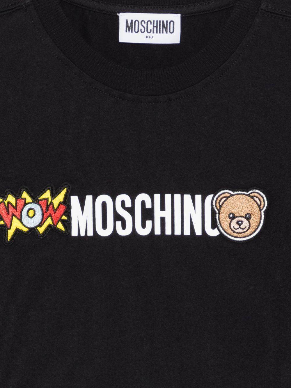 T-shirt per bambini Moschino Kids nera con logo sul davanti HUM05QLAA24 60100 MOSCHINO KIDS