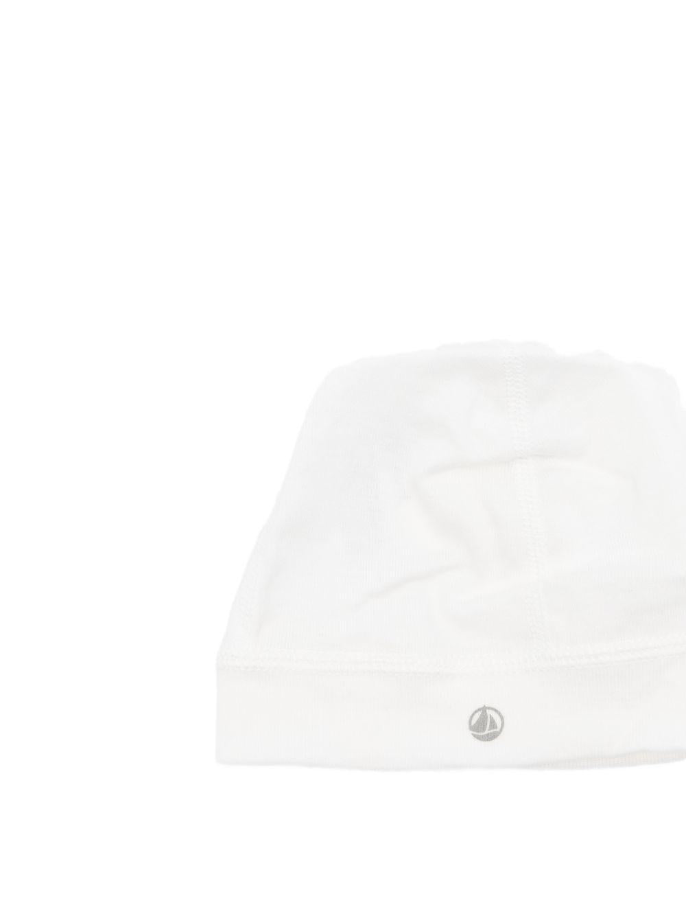 Berretto per neonati Petit Bateau bianco con logo sul davanti A0AZW 01 PETIT BATEAU