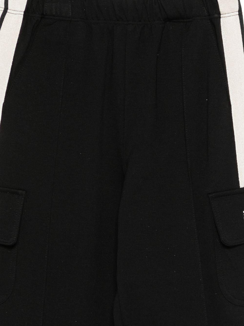 Pantaloni sportivi per bambina Palm Angels Kids neri con decorazioni sui lati PGCJ011S26FLE001 110 PALM ANGELS KIDS