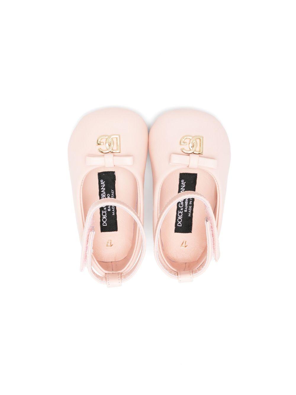 Ballerine per neonata Dolce & Gabbana Kids rosa con placca logo DK0065 AB793 80400 DOLCE & GABBANA KIDS