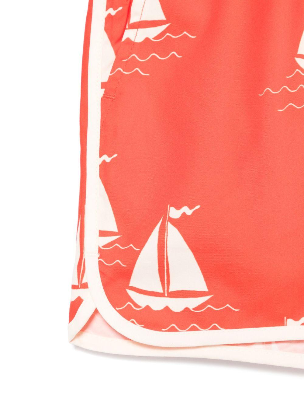 Costume da bagno per bambino Mini Rodini Sailing Boats rosso con stampa grafica 2528011342 RED MINI RODINI