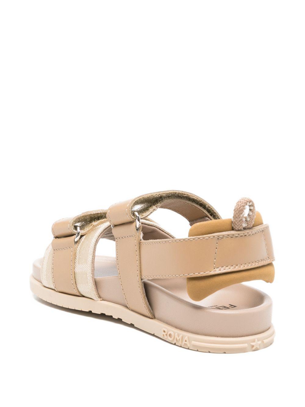 Sandali per bambini Fendi Kids beige con logo sul davanti JMR555 AWK4 F1V9N FENDI KIDS