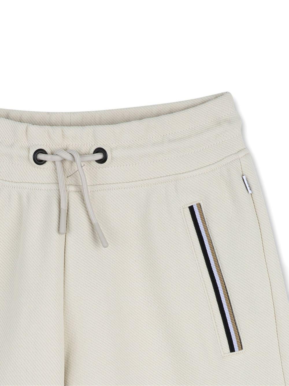 Shorts per bambino Boss Kids beige con dettagli a righe J52932 21C BOSS KIDS