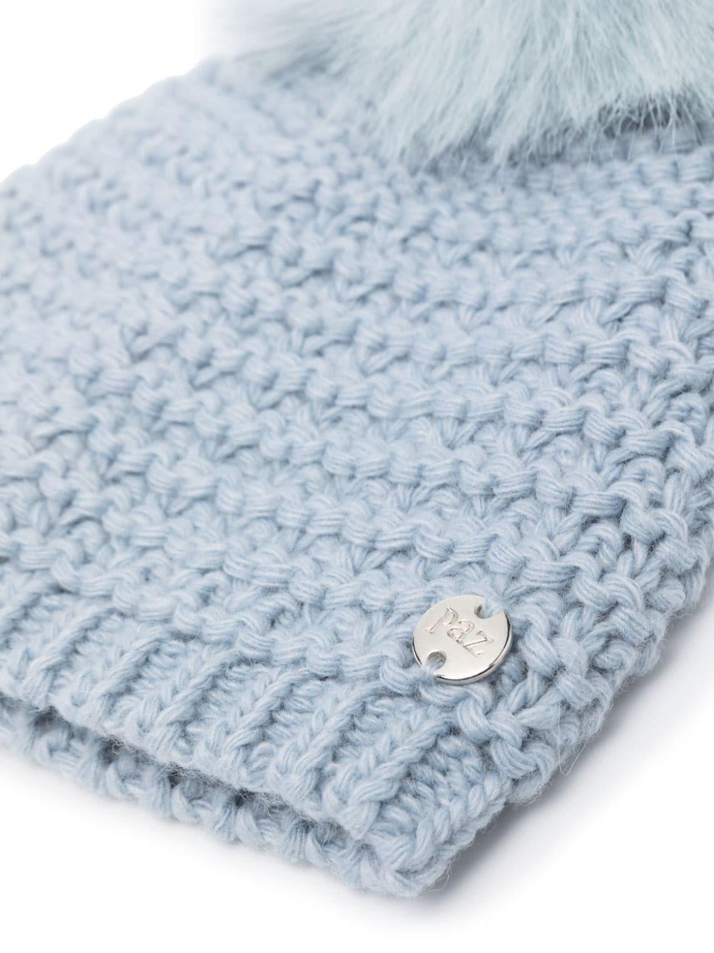 Berretto con pompon per neonato Paz Rodriguez blu con placca con logo 040-130945 23 H98 PaZ RODRIGUEZ
