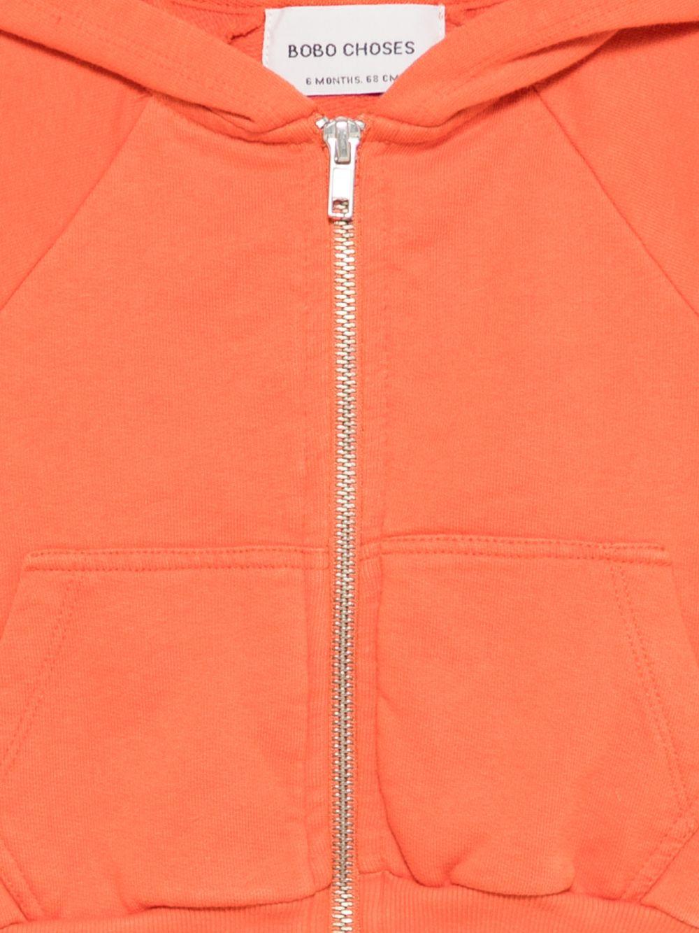 Felpa per neonato Bobo Choses arancione con logo sulla manica a contrasto B126AB045 811 BOBO CHOSES KIDS
