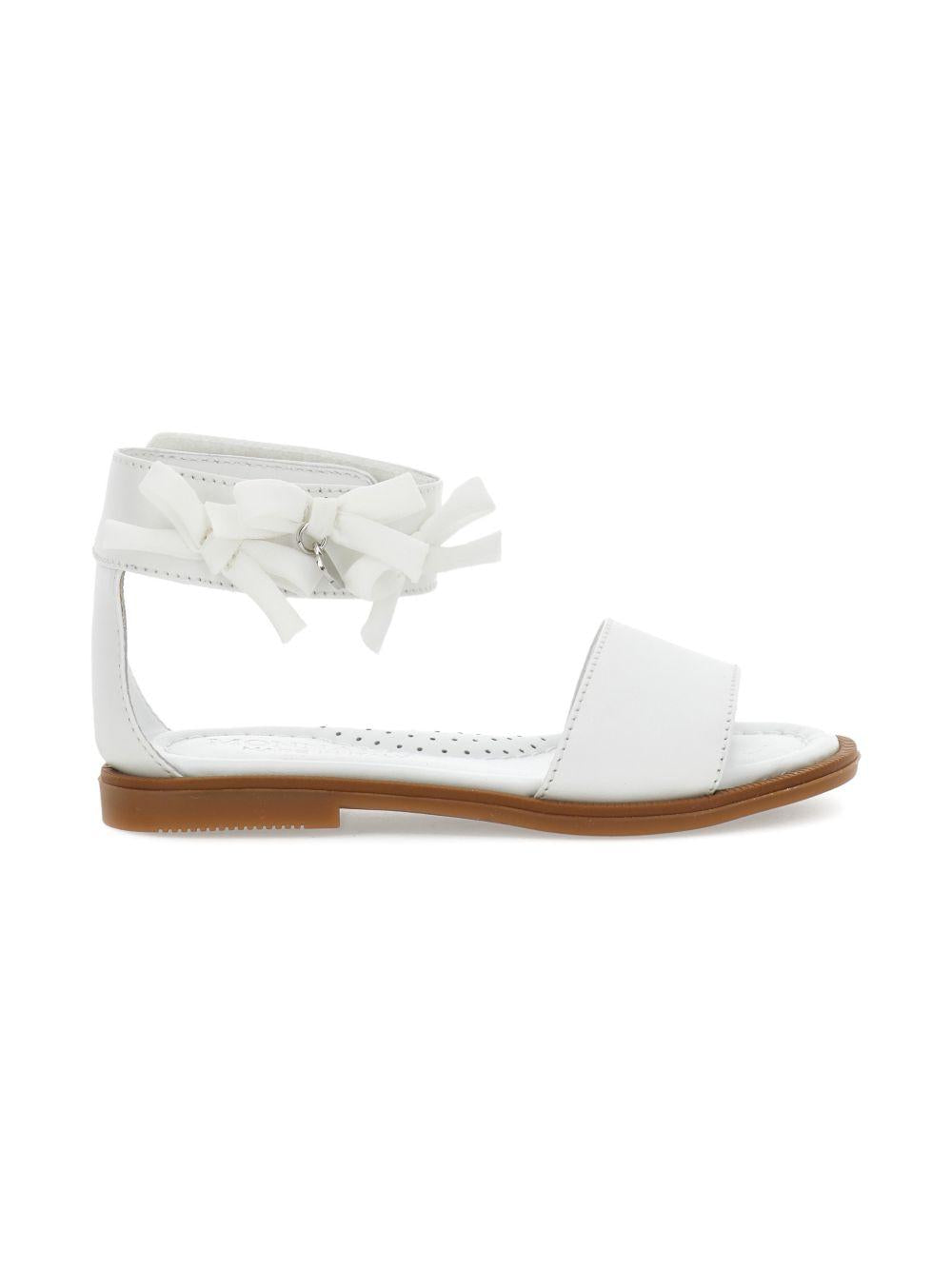 Sandali per bambina Monnalisa bianchi con decorazione fiocchi 8CG003 7707 0001 MONNALISA KIDS