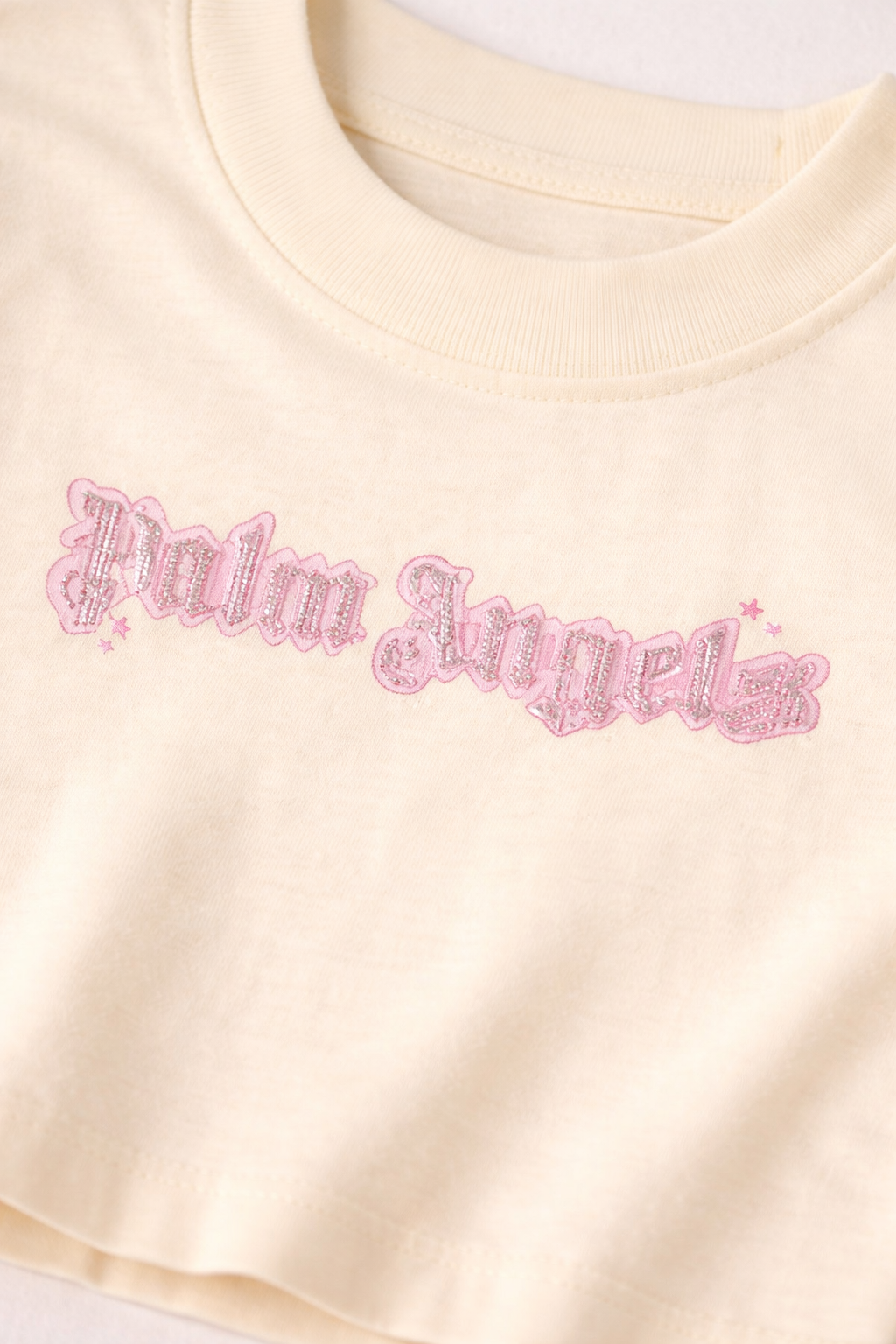 T-shirt per bambina Palm Angels Kids bianca con logo ricamato sul davanti PGAA004S26JER001 002 PALM ANGELS KIDS