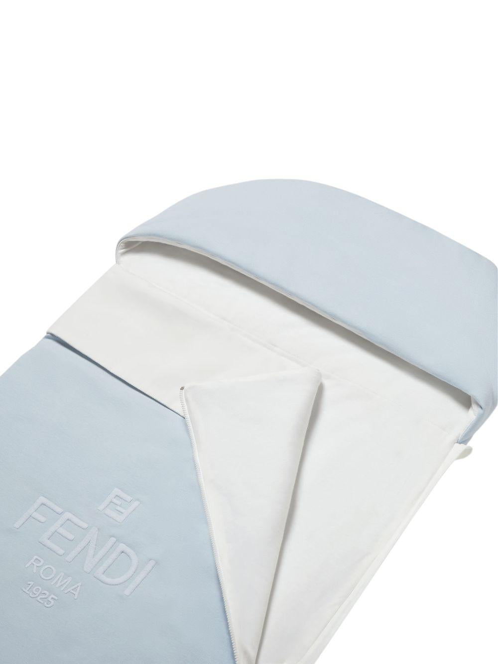 Sacco nanna per neonato Fendi Kids azzurro con logo sul davanti BUJ314 8RA F19J4 FENDI KIDS